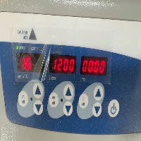 VWR Incubating Microplate Shaker image 2